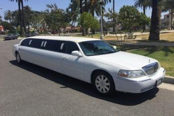 Promenade en limousine allongée à Dubaï