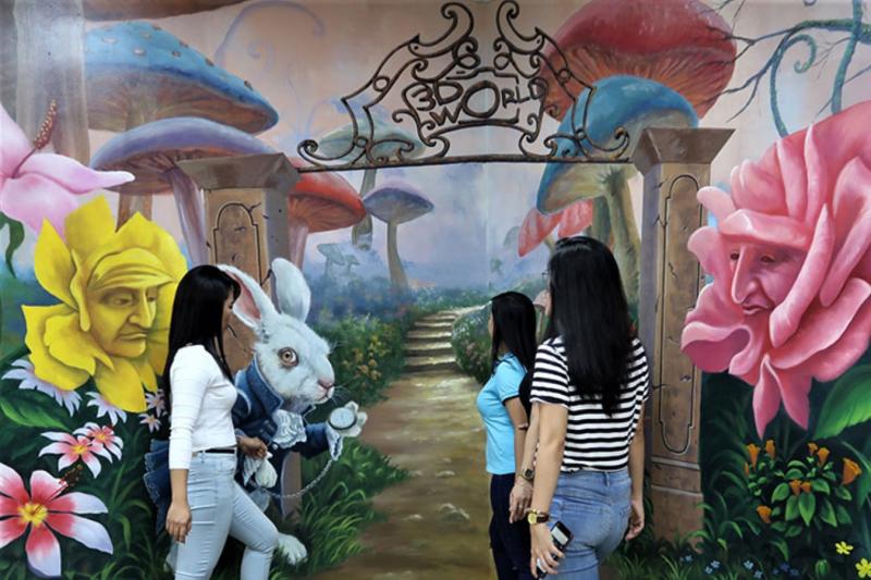 Dubai Attraction: 3D World Selfie Museum
