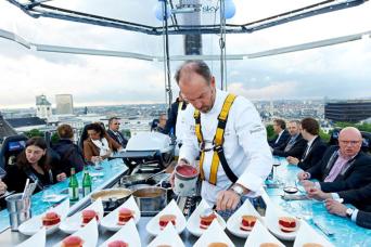 Dîner au restaurant "Dinner in the Sky" à Dubaï