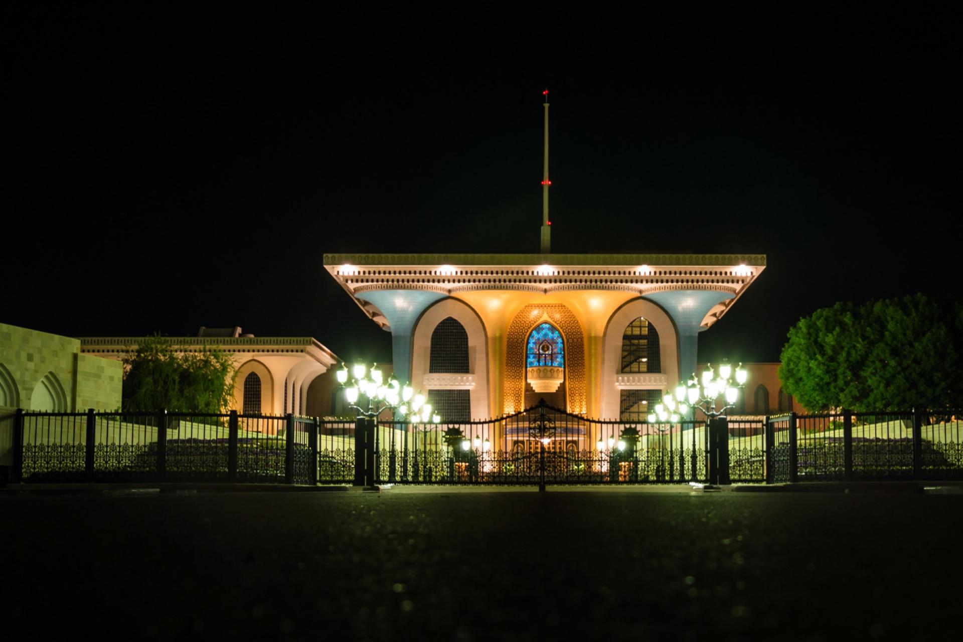 Muscat Tour by Night with Local Dinner: Muscat Opera | Al Alam palace | Mohammed Al Ameen Mosque | Muttrah souk & Jalali & Mirani | **Pick-up/drop-off service**