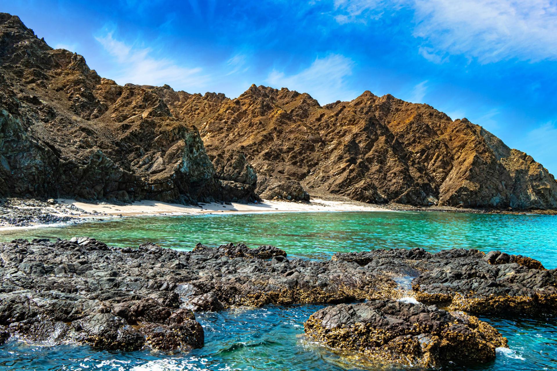 8-Hour Tour to Discover the South & Wadi Shab: Wadi Shab Discovery | Bimah Sinkhole Experience | Lunch in WADI SHAB **Pick up/drop-off service**