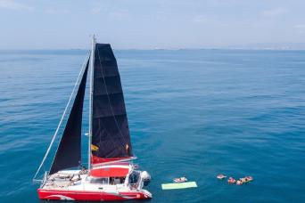 Barcelone : excursion en catamaran avec Tapa et boisson