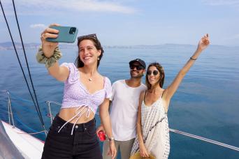 Barcelone : excursion en catamaran avec Tapa et boisson