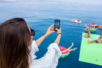 Barcelone : excursion en catamaran avec Tapa et boisson