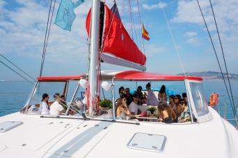 Barcelone : excursion en catamaran avec Tapa et boisson