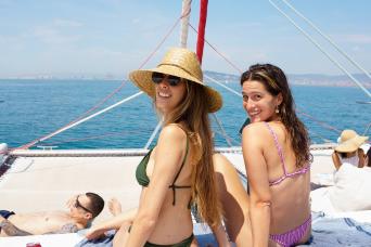 Barcelone : excursion en catamaran avec Tapa et boisson