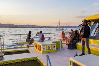 Barcelone : bus à arrêts multiples et tour en catamaran de 60 minutes