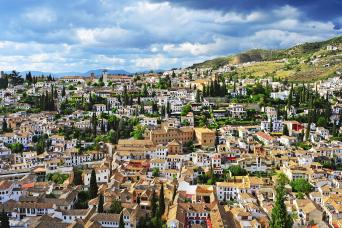 Albaicín et Sacromonte : visite guidée à pied et billet train Grenade