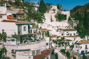 Albaicín et Sacromonte : visite guidée à pied et billet train Grenade
