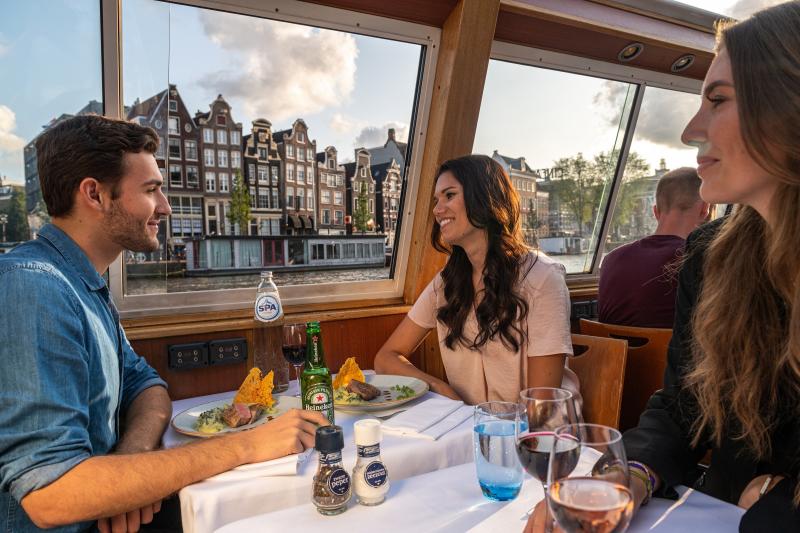Deluxe Amsterdam Traditional Dinner Cruise through Amsterdam’s