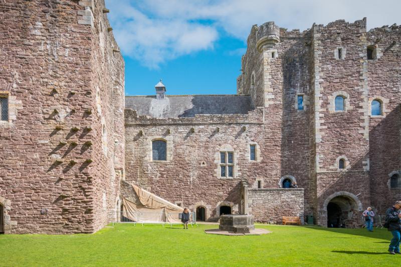 Outlander Experience with entrance to Midhope & Doune Castle