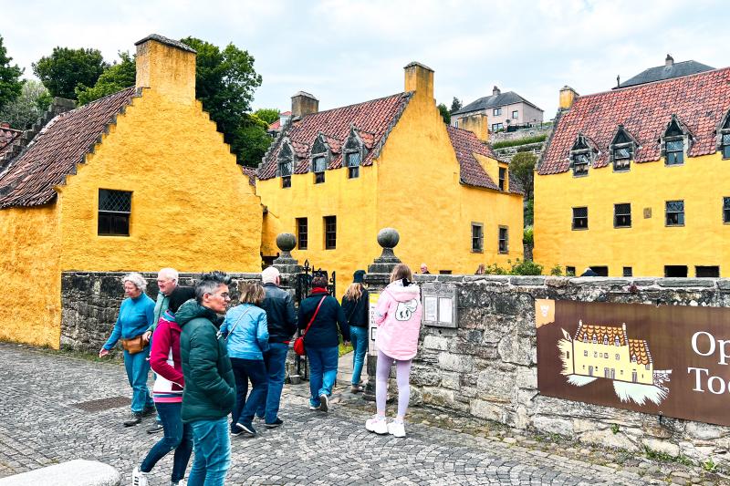 Outlander Experience with entrance to Midhope & Doune Castle