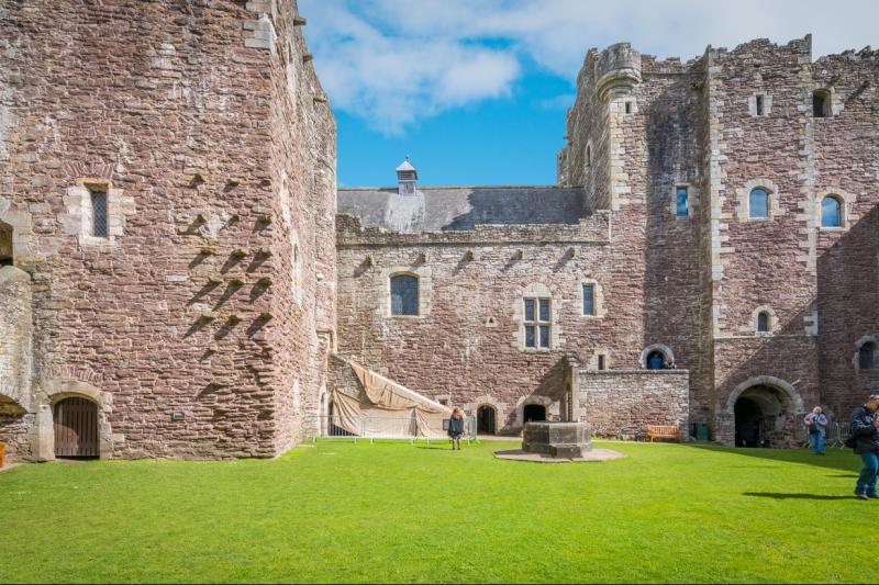 Outlander Experience from Edinburgh – Midhope Castle Tickets Included