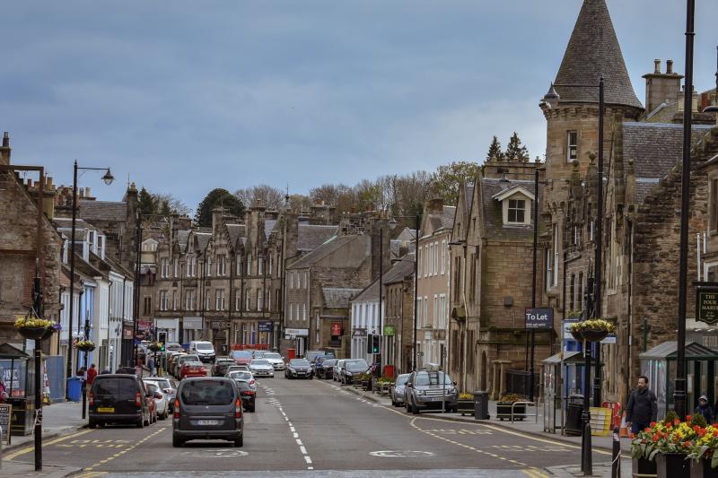 Outlander Experience from Edinburgh – Midhope Castle Tickets Included
