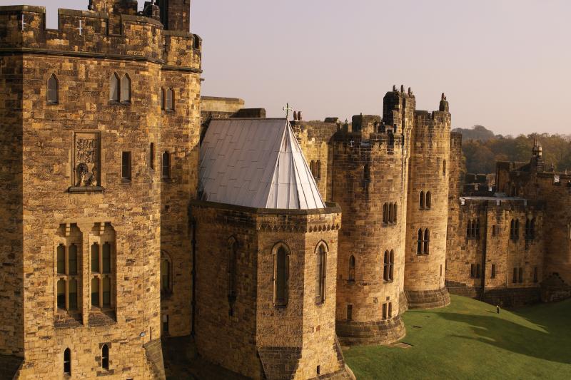 Alnwick Castle Full-Day Shuttle from Edinburgh