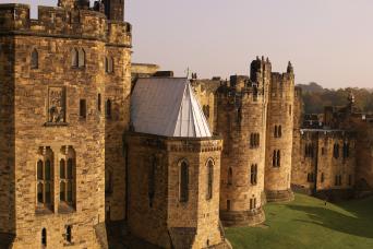 Alnwick Castle Full-Day Shuttle from Edinburgh
