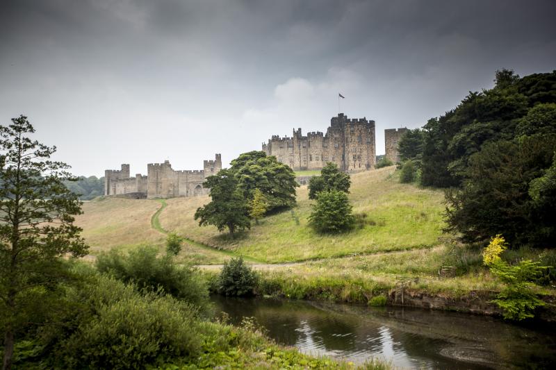Alnwick Castle Full-Day Shuttle from Edinburgh