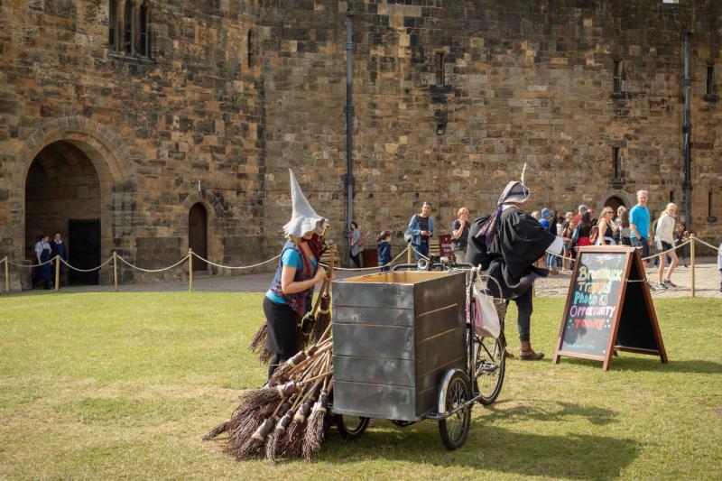 Alnwick Castle Full-Day Shuttle from Edinburgh