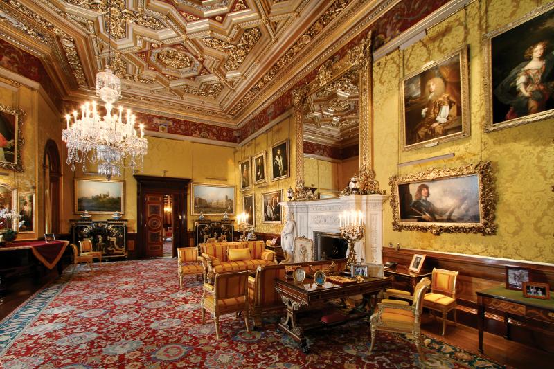 Alnwick Castle Full-Day Shuttle from Edinburgh