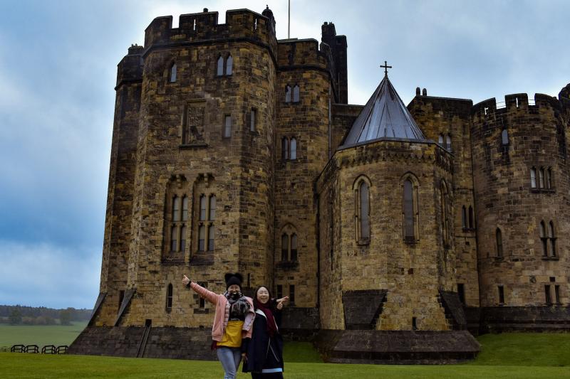 Alnwick Castle Full-Day Shuttle from Edinburgh