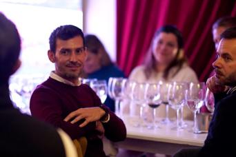 Dégustation des vins régionaux dans le tango de manoir