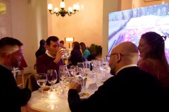 Dégustation des vins régionaux dans le tango de manoir