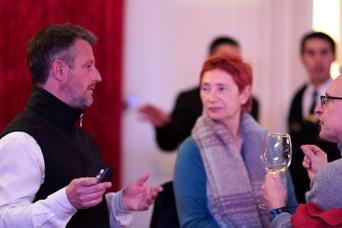Dégustation des vins régionaux dans le tango de manoir
