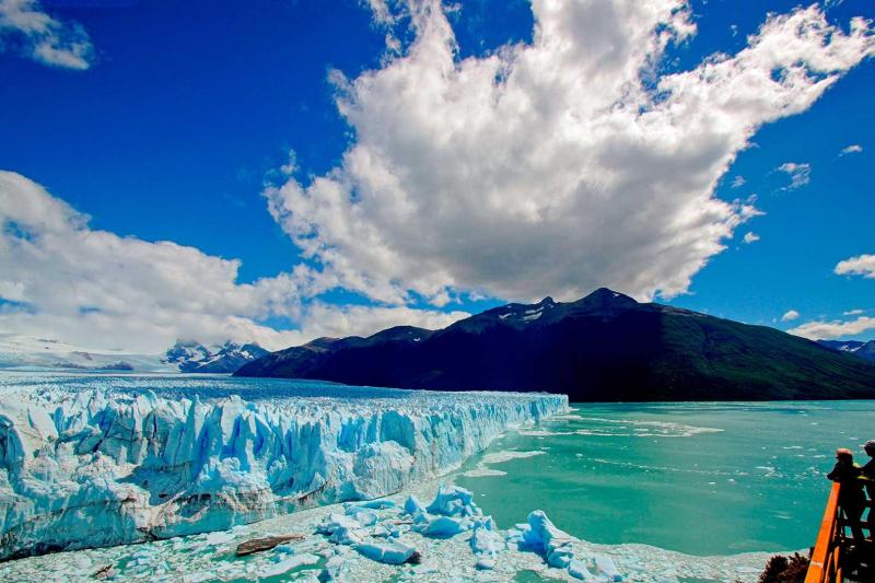 The Famous Perito Moreno Glacier with navigation
