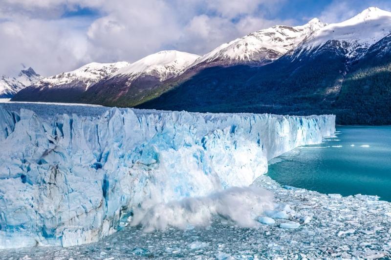 The Famous Perito Moreno Glacier with navigation