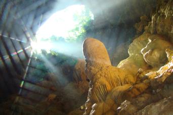 Grotte du lac bleu