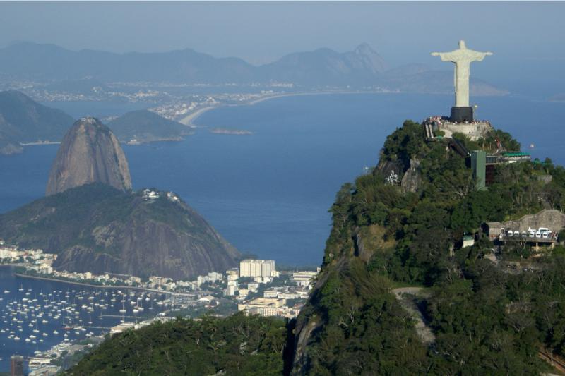 Rio por um dia em tour privado - Visita ao Cristo de van, Pão de Açúcar, Escadaria Selaron e almoço