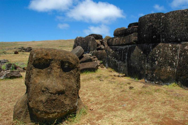 Île de Pâques : excursion à Ahu Akivi, Orongo et la plage d’Anakena