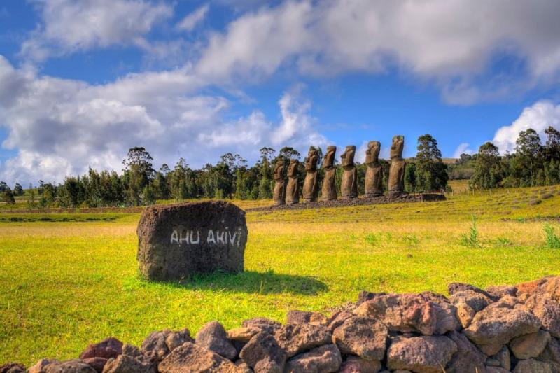 Île de Pâques : excursion à Ahu Akivi, Orongo et la plage d’Anakena