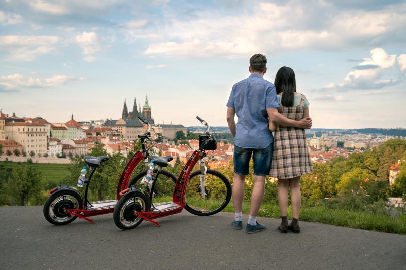 Prague : visite guidée en scooter électrique Hugobike