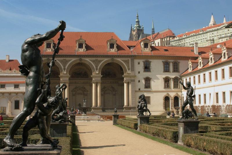 Prague : visite touristique d'une journée avec croisière et déjeuner