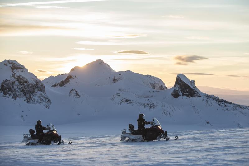 Cercle d'Or : excursion en Super Jeep et balade en motoneige
