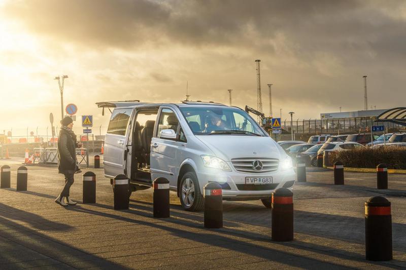 Transfert privé de l'aéroport de Keflavik vers les hôtels de Reykjavik