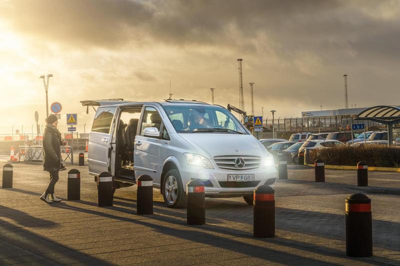 Transfert privé des hôtels de Reykjavik à l'aéroport de Keflavik (KEF)
