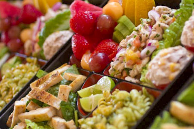 Navigazione in Barca a Vela di Lusso con Pranzo, Open Bar Premium e Pick-up in Piccolo Gruppo - Alloggi in Cabo San Lucas