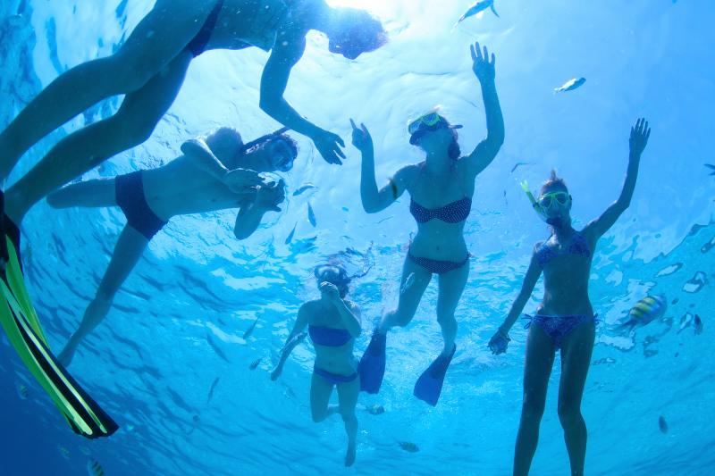 Navigazione in Barca a Vela di Lusso con Pranzo, Open Bar Premium e Pick-up in Piccolo Gruppo - Alloggi in Cabo San Lucas