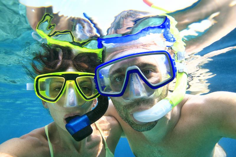 Navigazione in Barca a Vela di Lusso con Pranzo, Open Bar Premium e Pick-up in Piccolo Gruppo - Alloggi in Cabo San Lucas