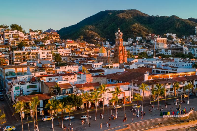 Tour in Catamarano di Lusso al Tramonto a Puerto Vallarta con Open Bar Premium - Alloggi in Puerto Vallarta
