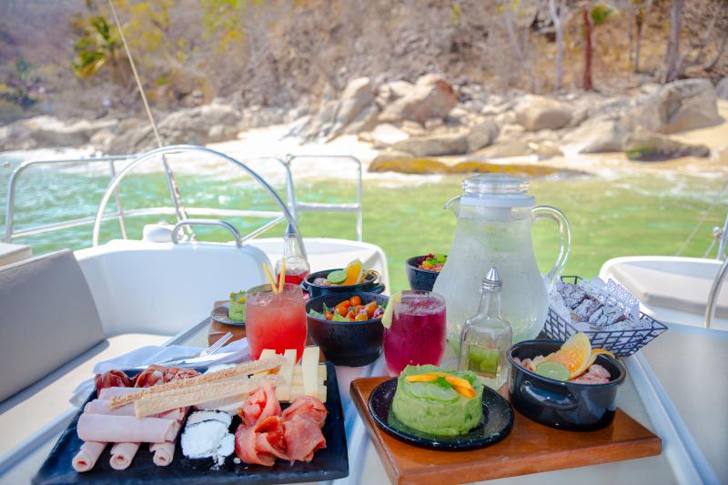 Tour in Catamarano di Lusso al Tramonto a Puerto Vallarta con Open Bar Premium - Alloggi in Puerto Vallarta