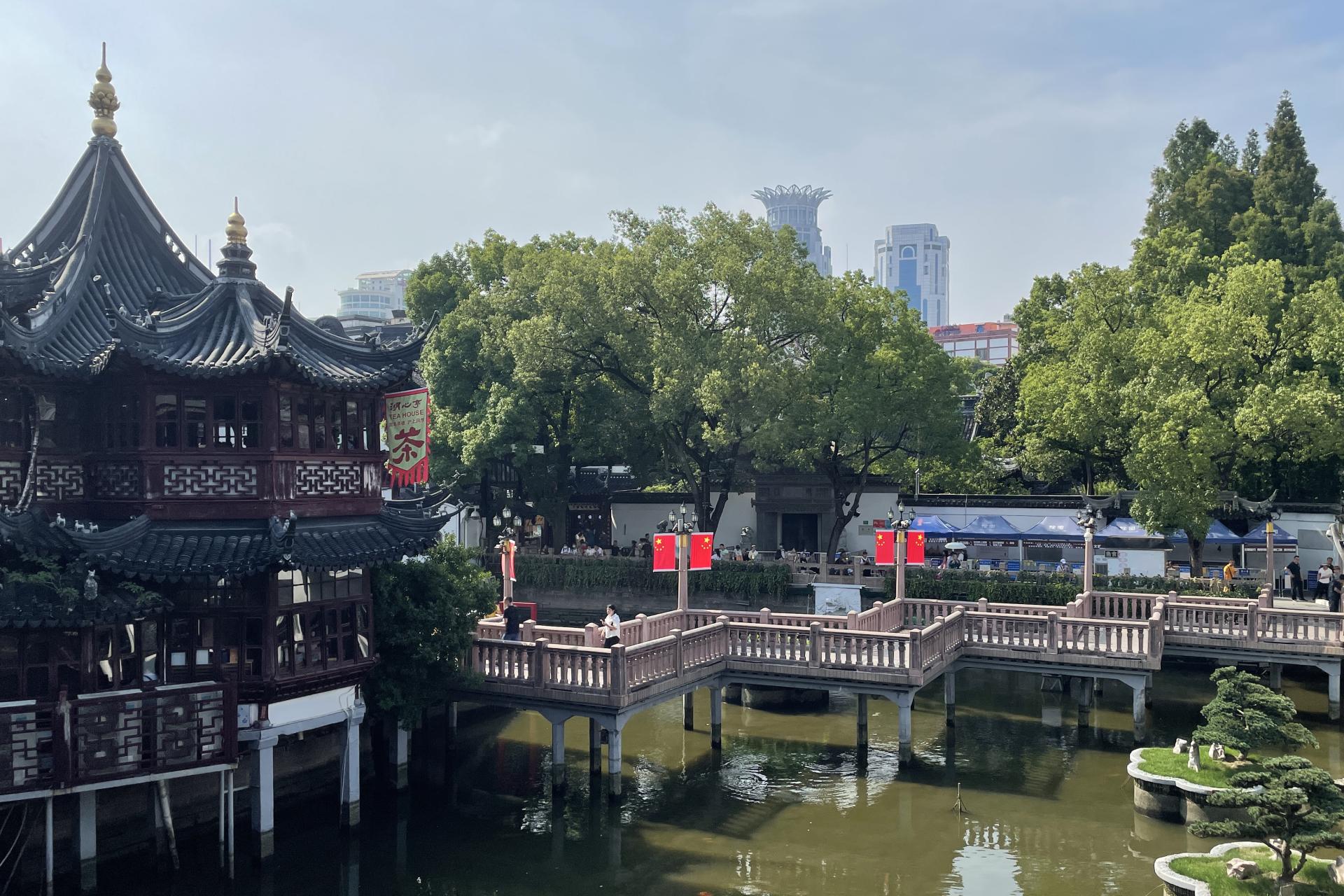 Shanghai Combo City Tour 1: Best of Shanghai Day Tour Suzhou and Zhouzhuang Water Village Day Tour