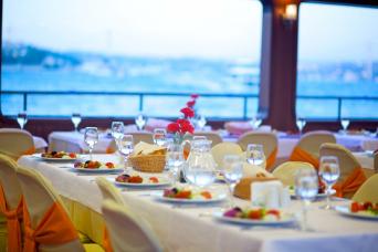 Istanbul : dîner croisière sur le Bosphore avec animation