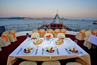 Istanbul : dîner croisière sur le Bosphore avec animation