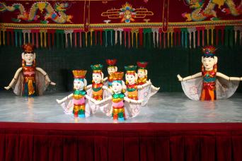 Soirée cyclotour à Hanoi avec spectacle de marionnettes sur l'eau