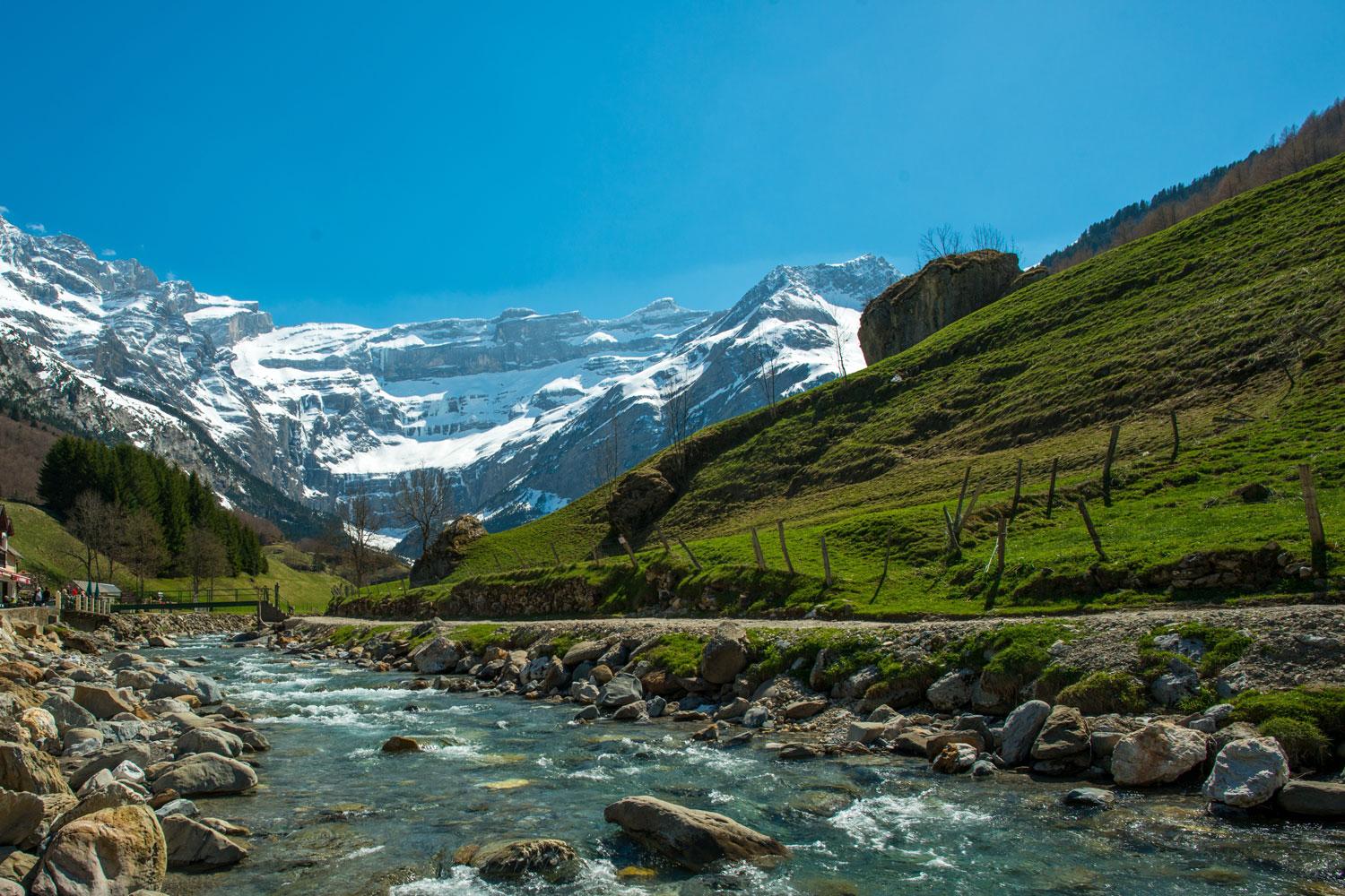 walking tours pyrenees spain