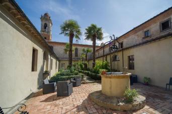 Chiostro delle Monache Hostel