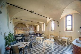 dining room at Chiostro delle Monache Hostel